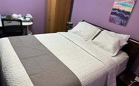 Serenity & Memorable Cozy Lower Level Apartment Room In Townhouse Private Entrance